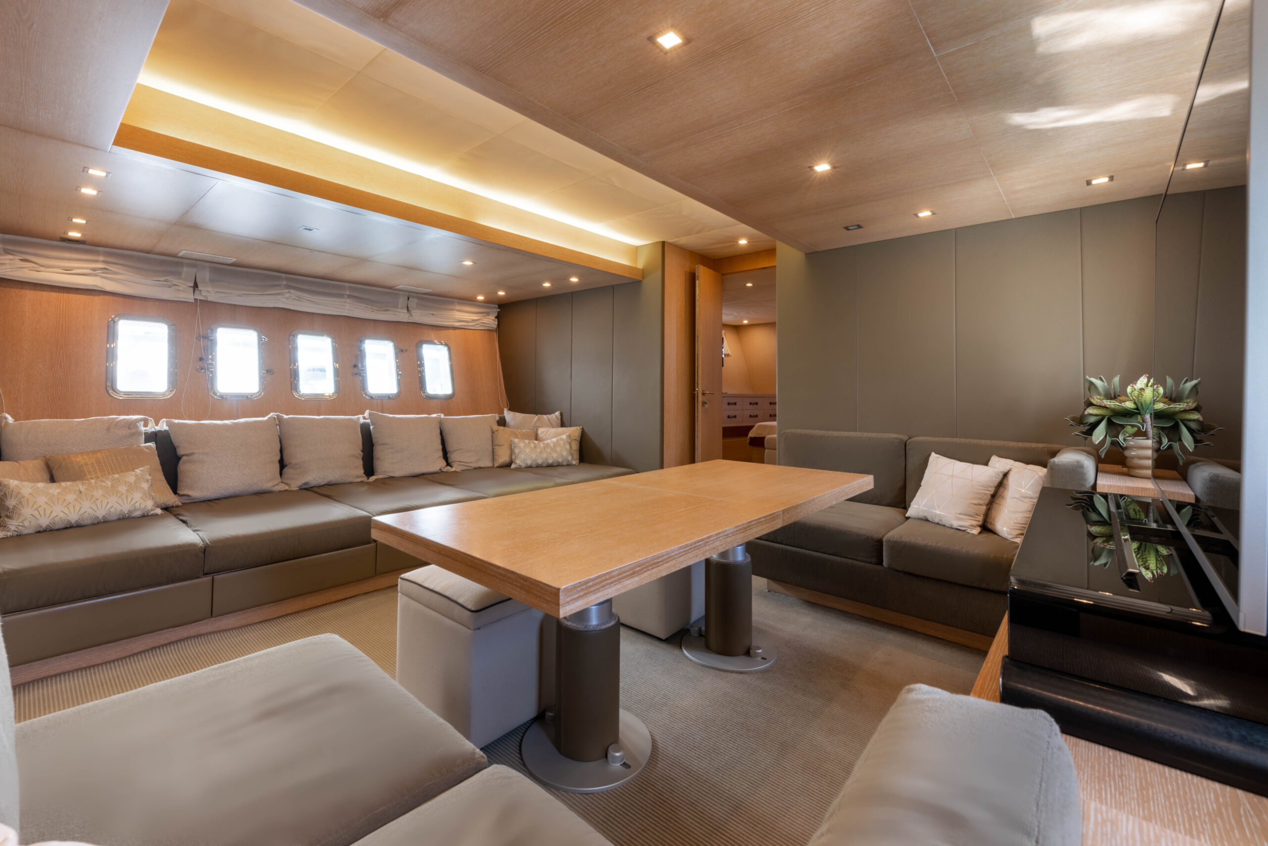 2006 Overmarine Mangusta 80 te koop (photo 48)