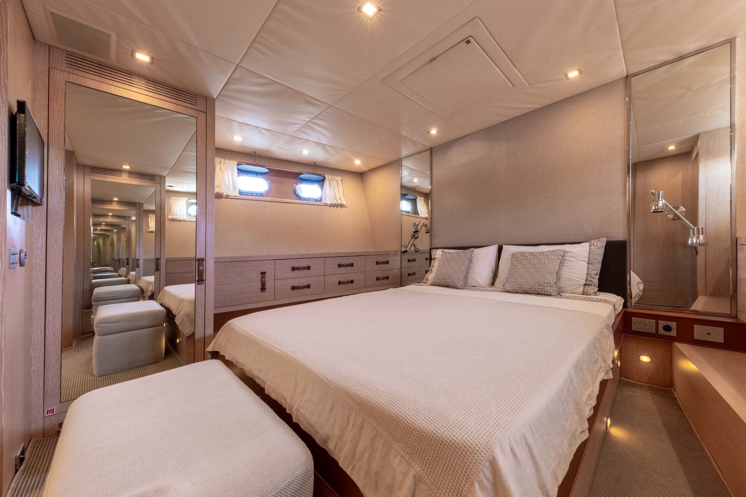 2006 Overmarine Mangusta 80 te koop (photo 51)