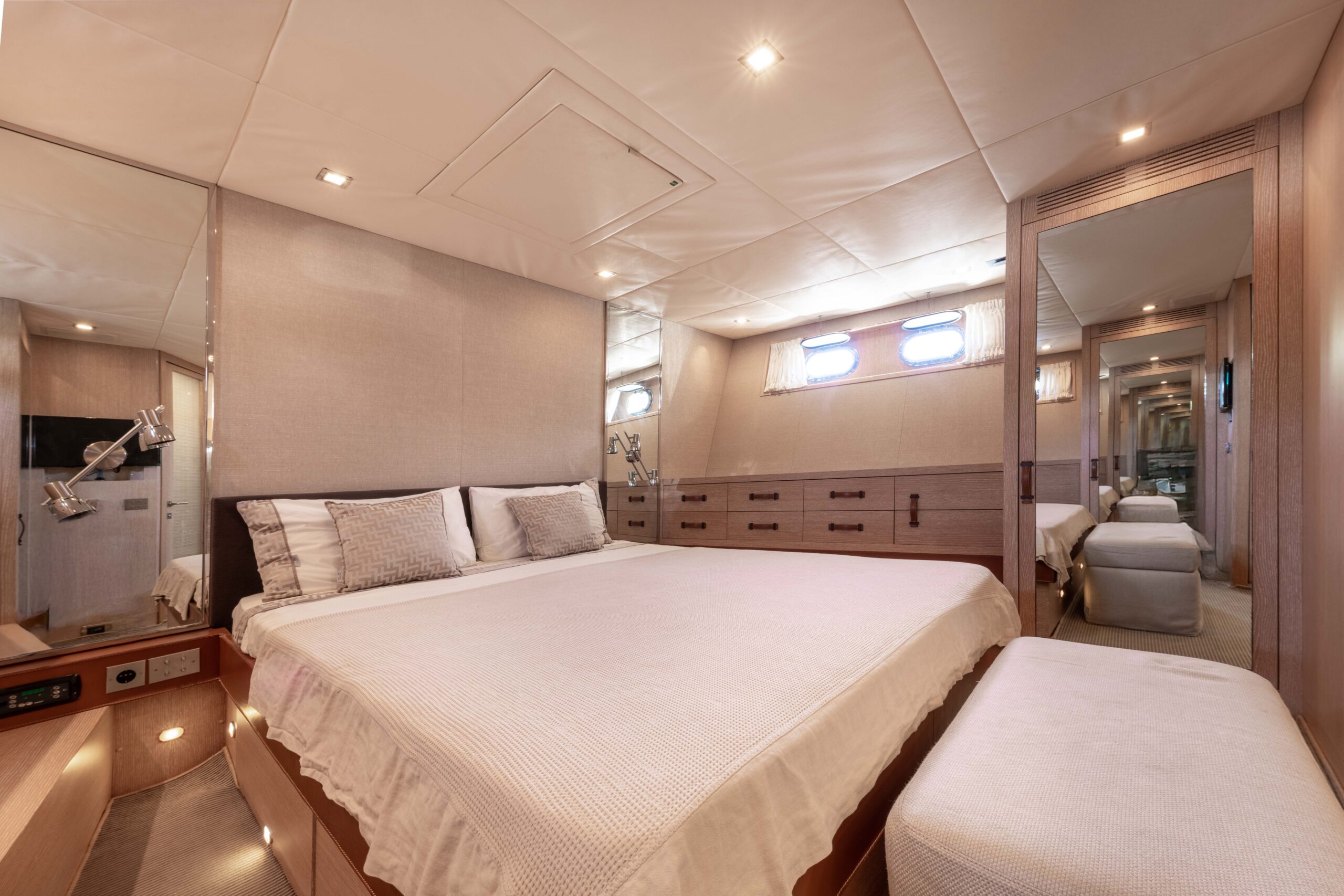 2006 Overmarine Mangusta 80 te koop (photo 52)