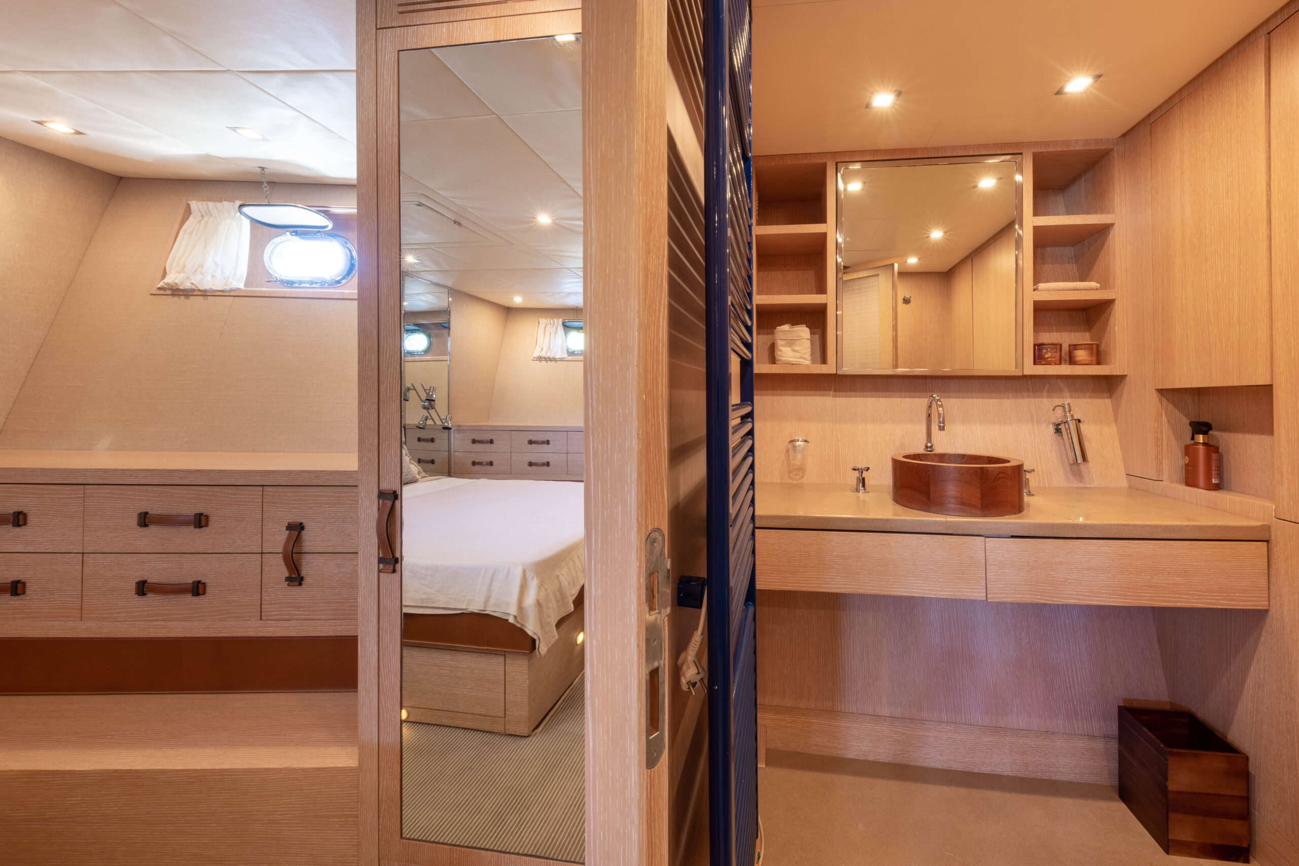 2006 Overmarine Mangusta 80 te koop (photo 54)