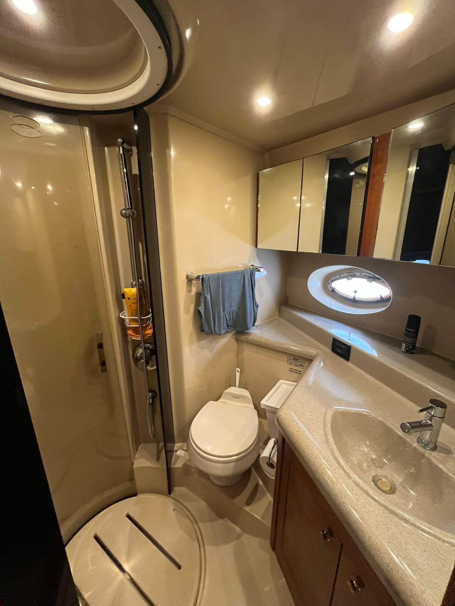 2003 Cruisers Yachts 4370 à vendre (photo 18)