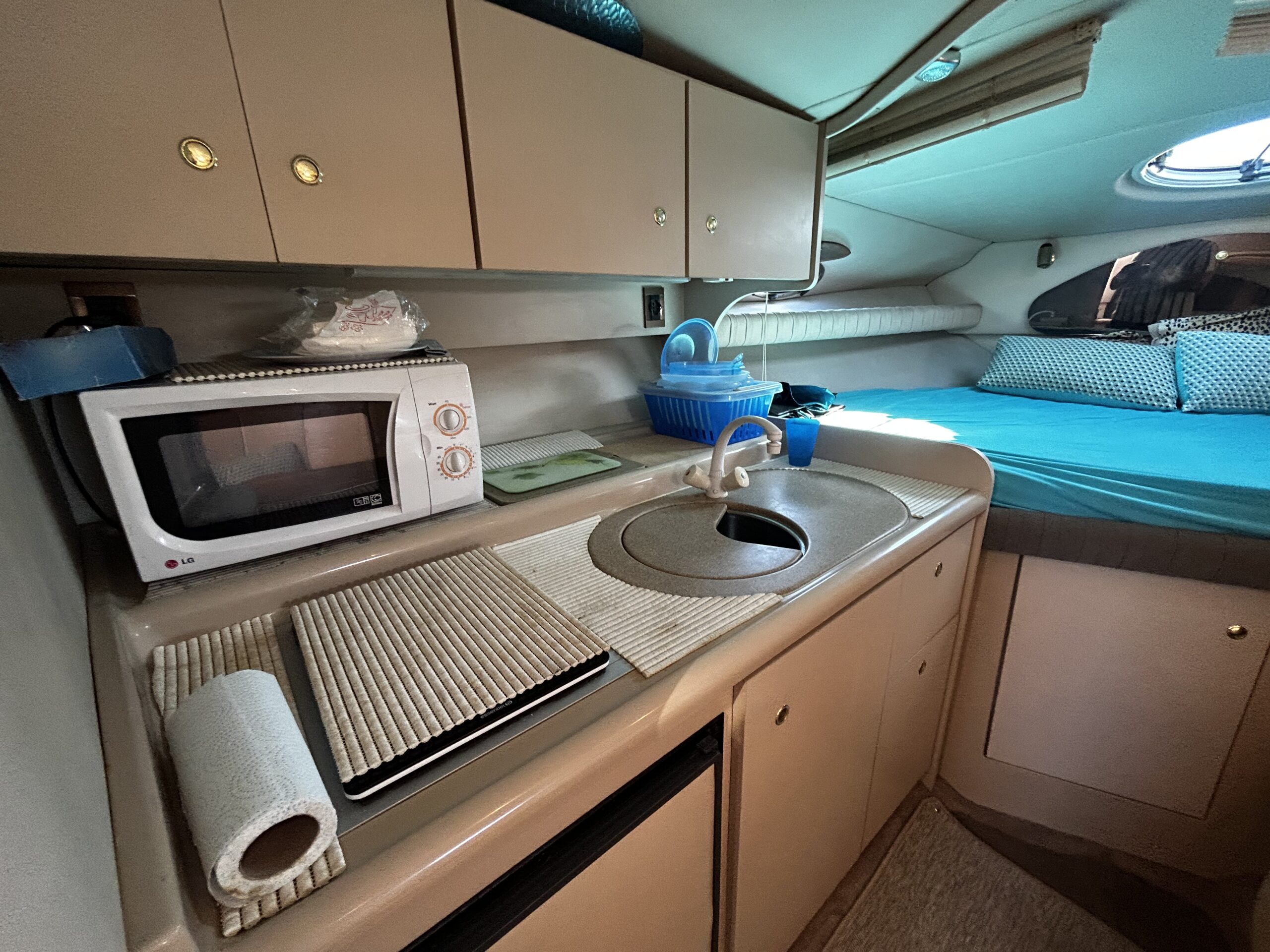 1999 Cruisers Yachts 3075 Rogue for sale (photo 11)