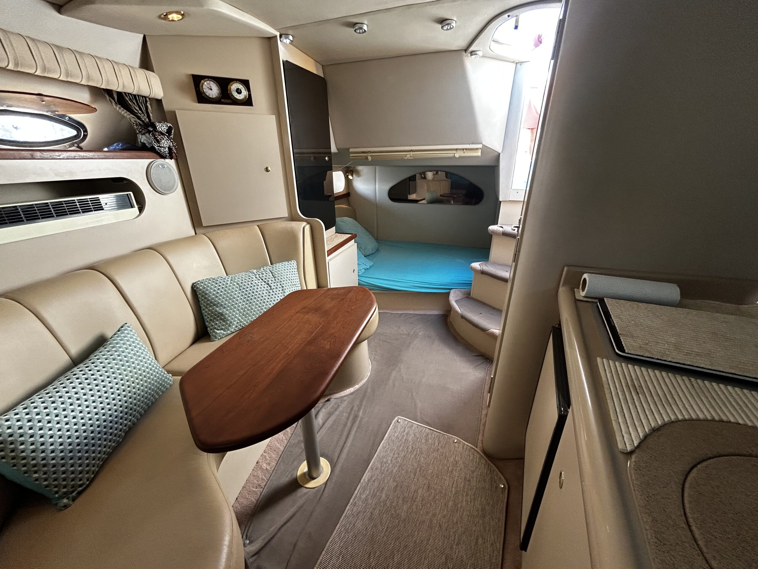 1999 Cruisers Yachts 3075 Rogue for sale (photo 12)