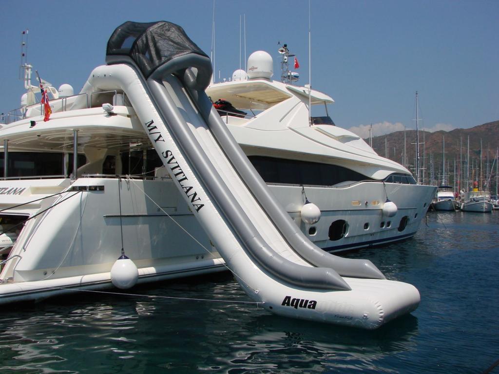2011 Ferretti 112 Next Custom Line te koop (photo 2)