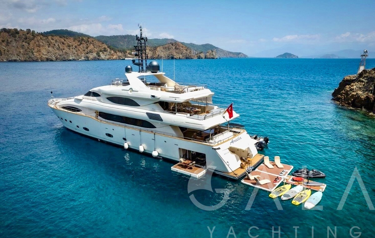2004 CRN Yachts Feretti Custom Line 128 for sale (photo 3)