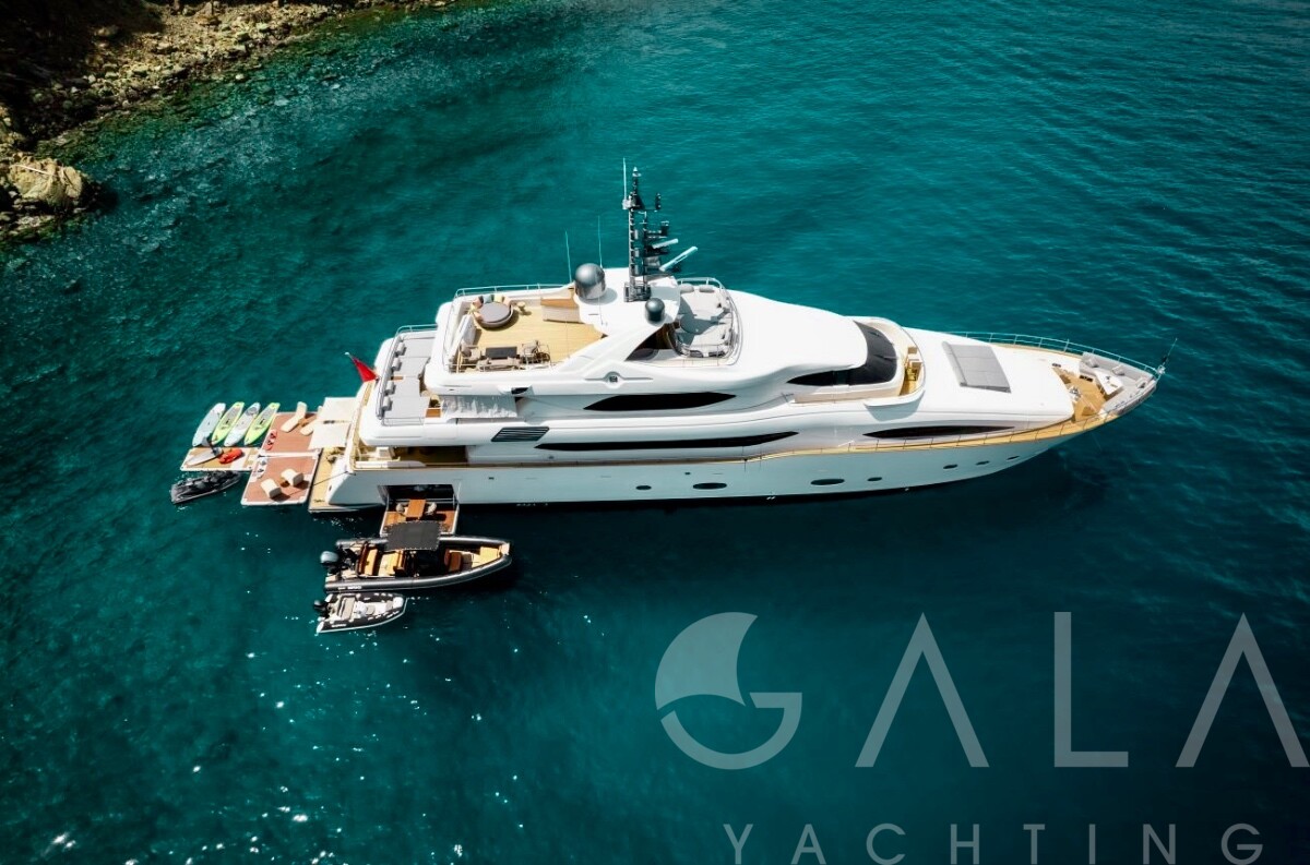 2004 CRN Yachts Feretti Custom Line 128 for sale (photo 4)