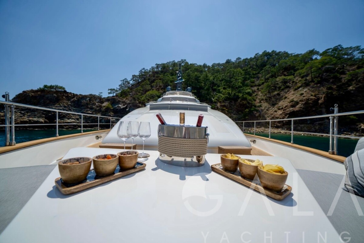 2004 CRN Yachts Feretti Custom Line 128 for sale (photo 5)