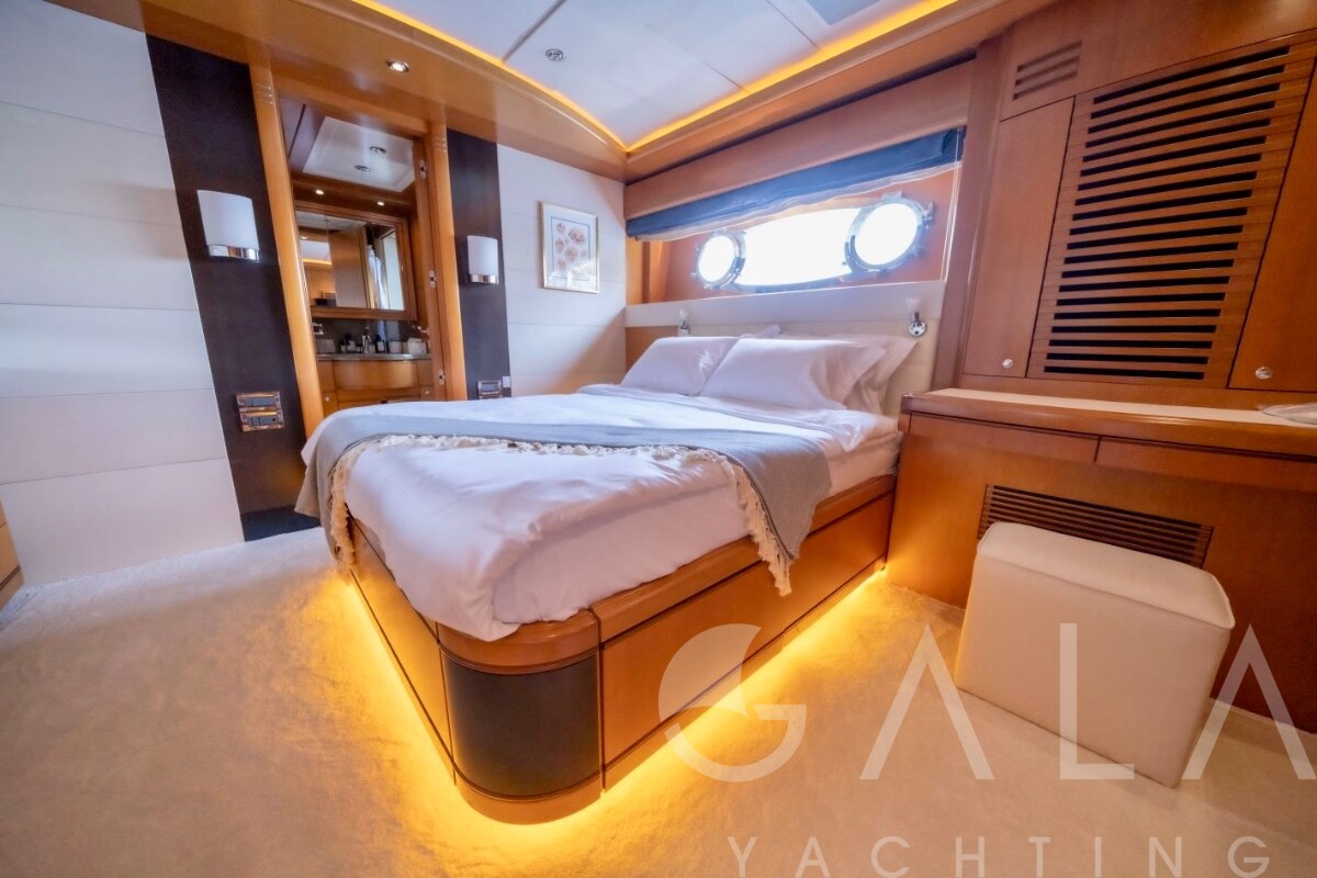 2004 CRN Yachts Feretti Custom Line 128 for sale (photo 6)