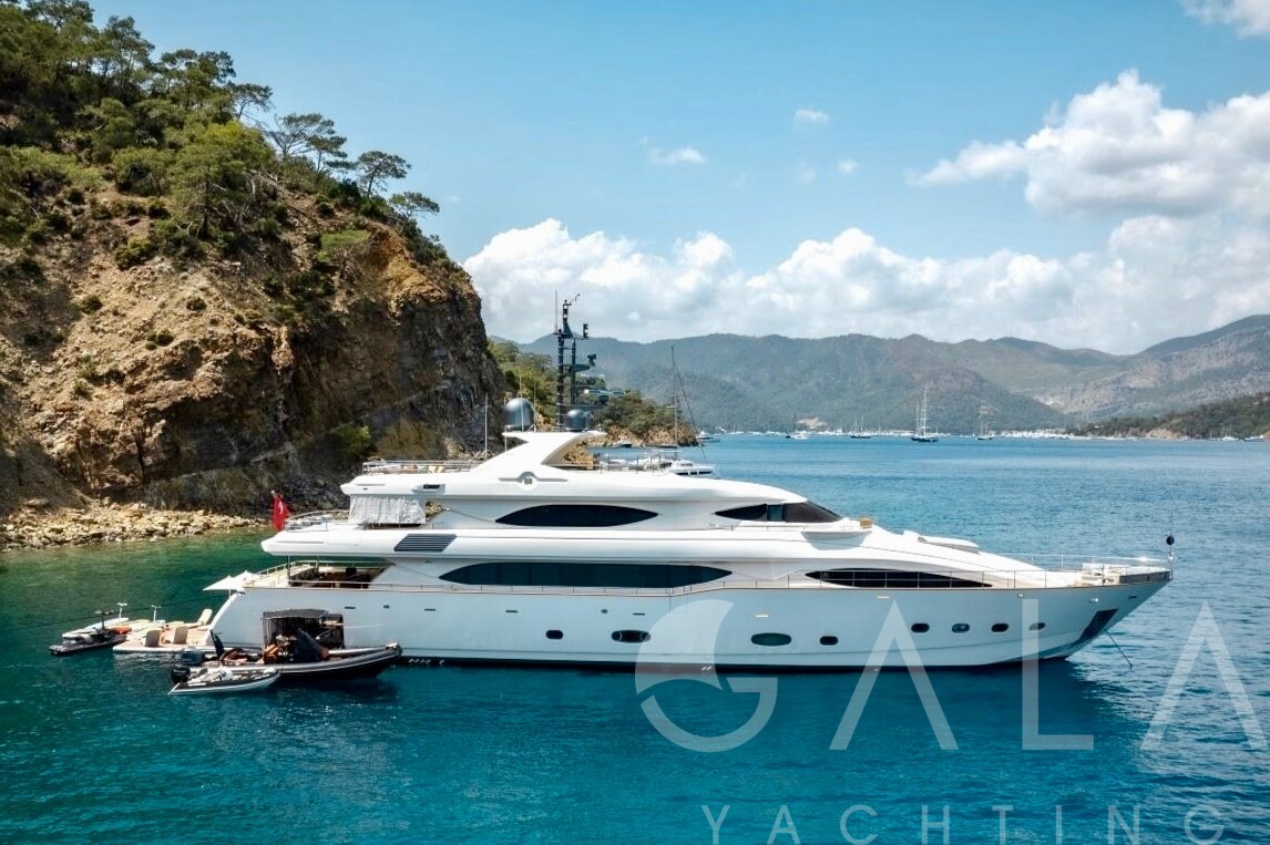 2004 CRN Yachts Feretti Custom Line 128 for sale (photo 9)