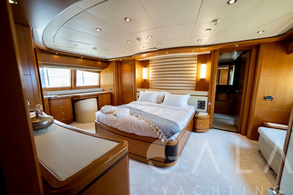 2004 CRN Yachts Feretti Custom Line 128 for sale (photo 10)