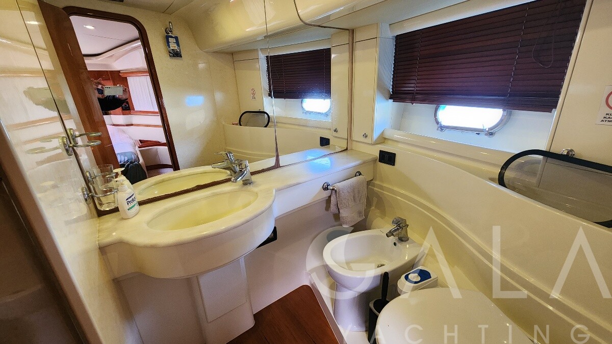 2003 FERRETTI YACHTS Ferretti 590 in vendita (photo 4)