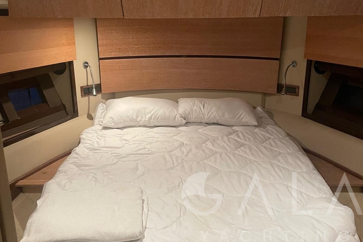 2007 AZIMUT YACHTS Azimut 47 for sale (photo 10)