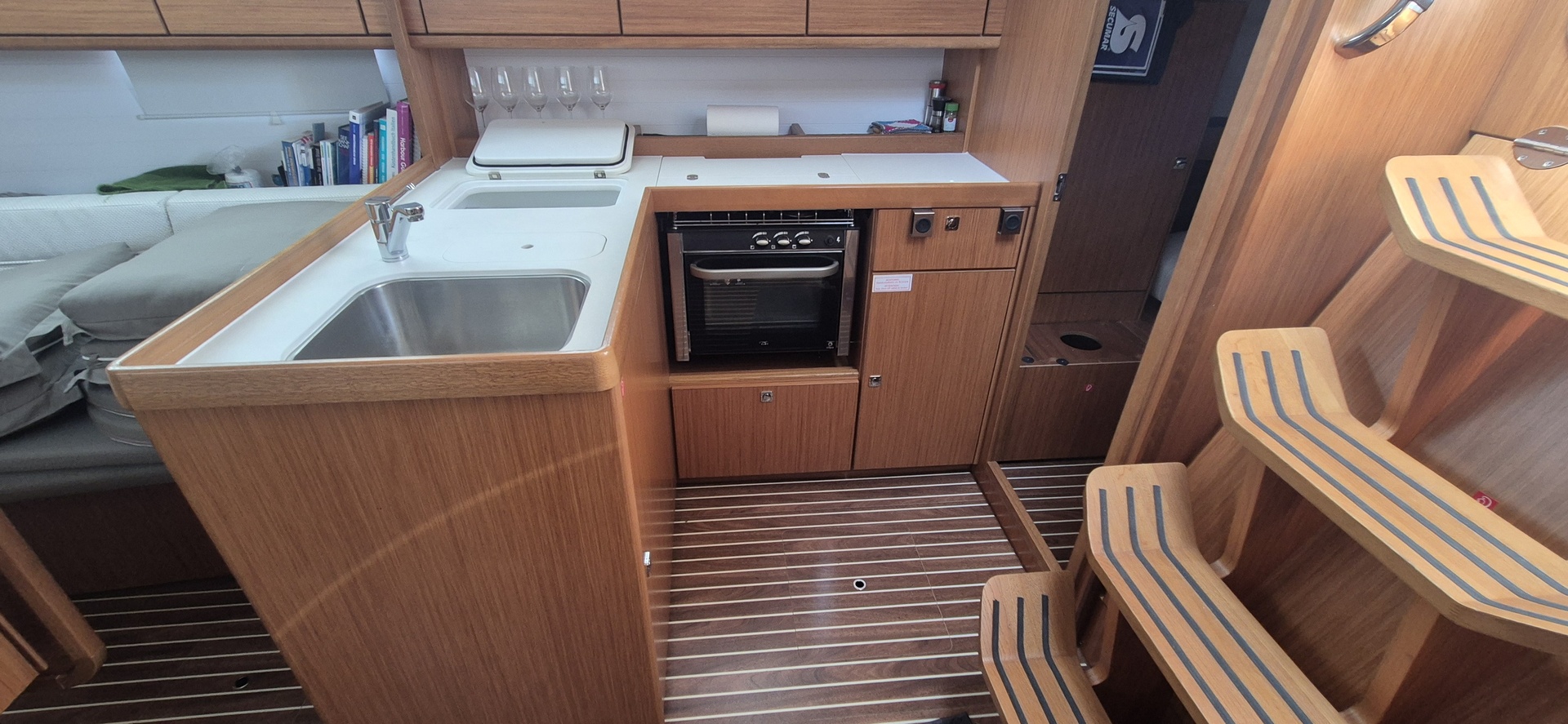 2020 Bavaria Yachts 37 Cruiser na sprzedaż (photo 9)