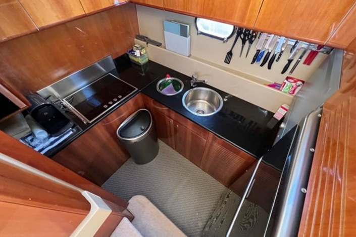 2004 Ferretti 590 te koop (photo 9)