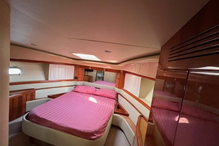 2004 Ferretti 590 te koop (photo 10)