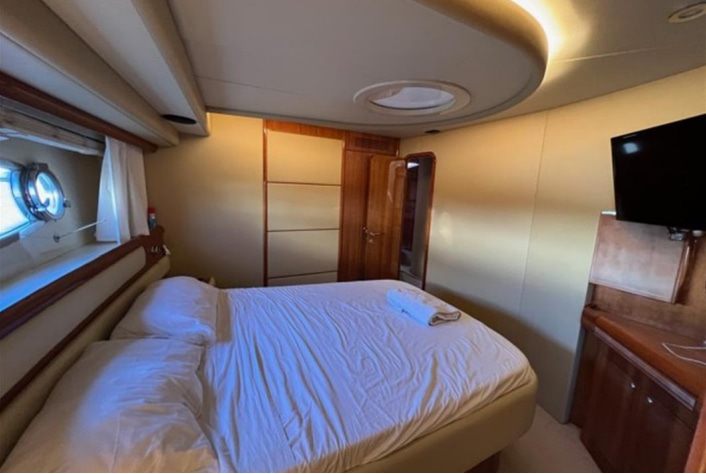 2004 Ferretti 590 te koop (photo 11)