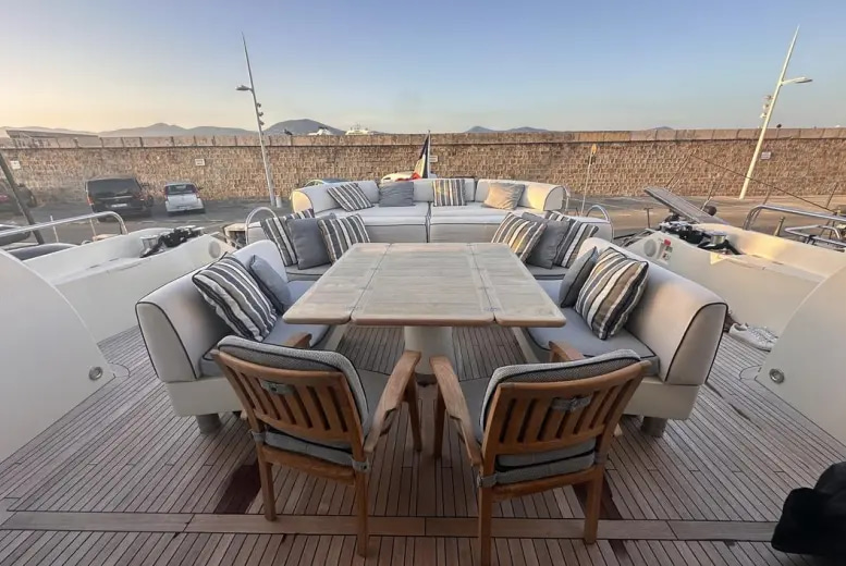 2011 Sunseeker Predator 84 for sale (photo 4)