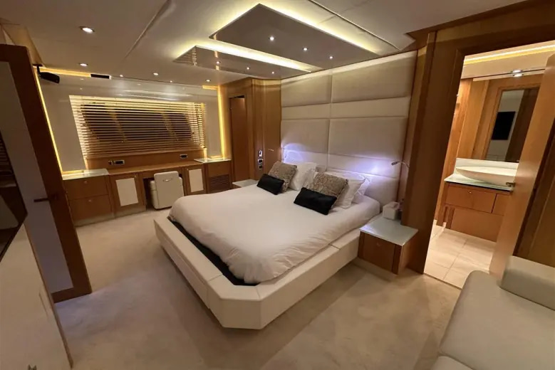 2011 Sunseeker Predator 84 for sale (photo 10)