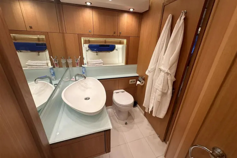2011 Sunseeker Predator 84 for sale (photo 14)