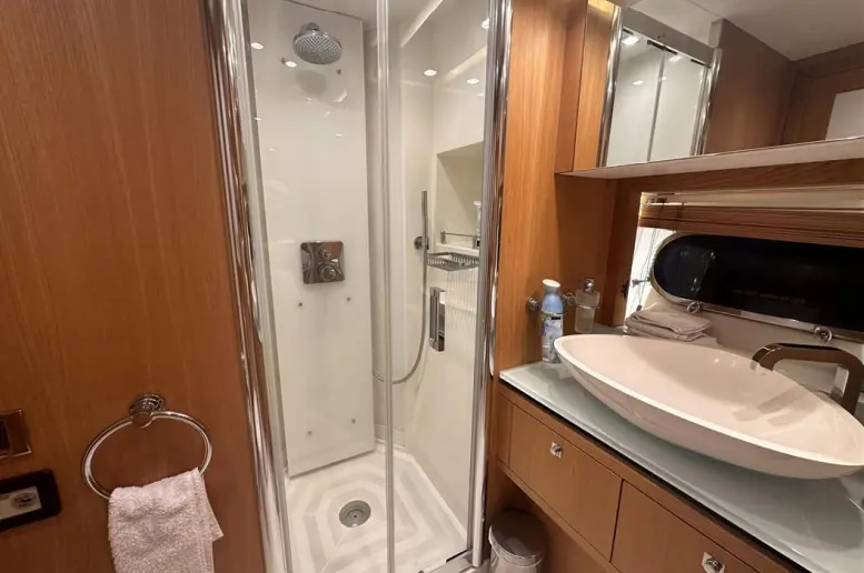 2011 Sunseeker Predator 84 for sale (photo 20)