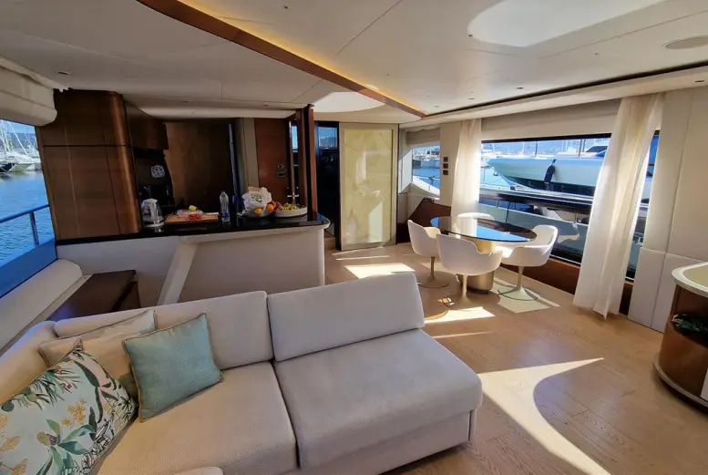 2017 Princess S65 te koop (photo 6)