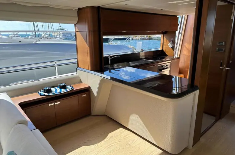 2017 Princess S65 te koop (photo 9)
