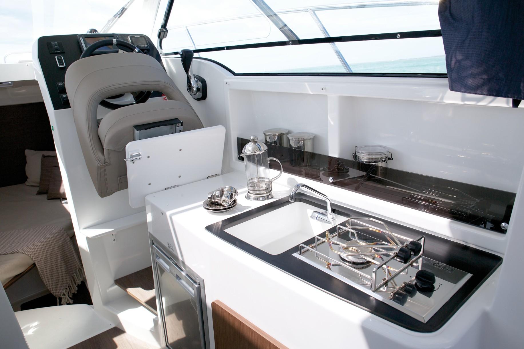 2023 Beneteau Antares 8 à vendre (photo 8)