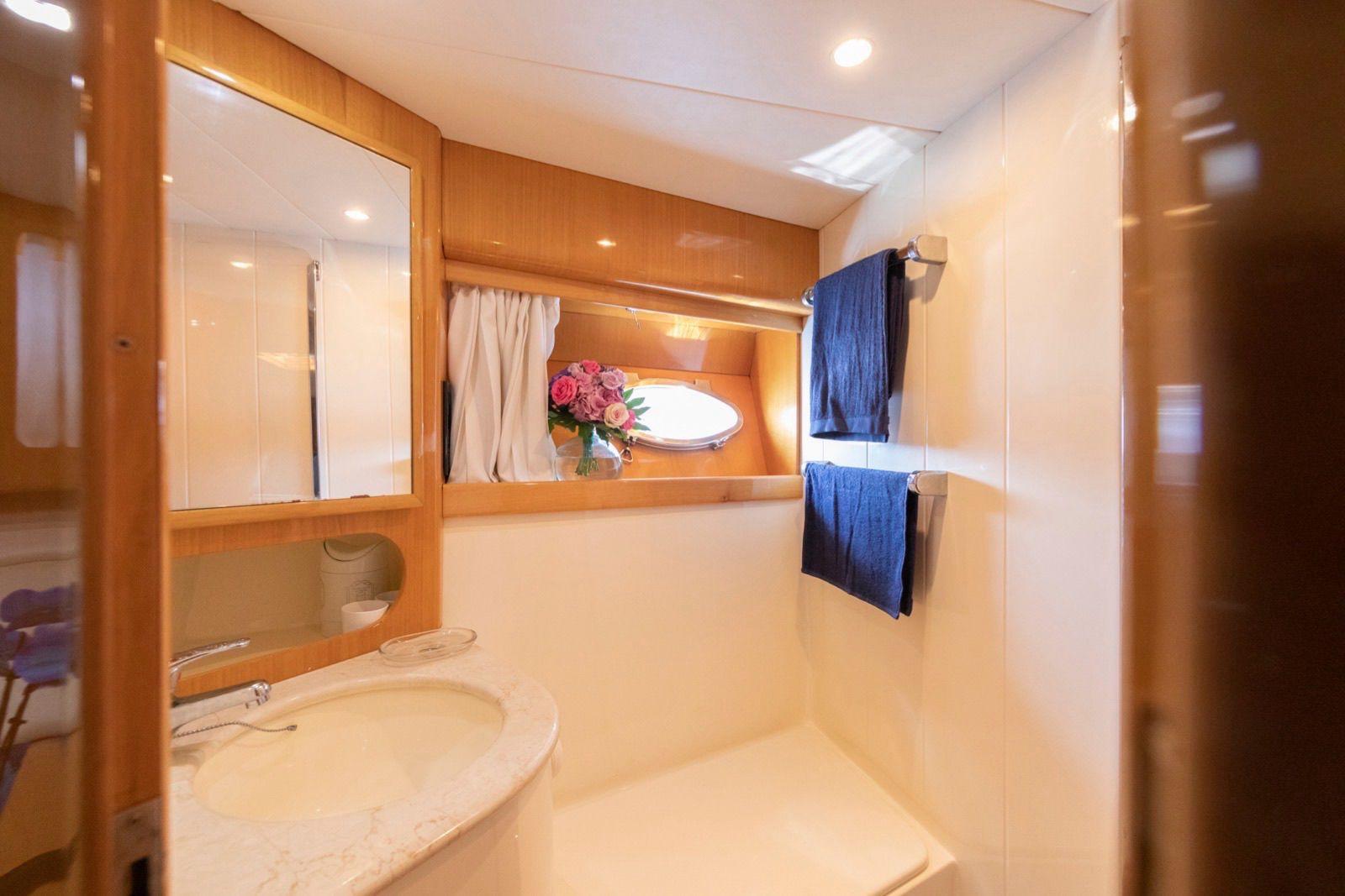 1996 Uniesse 48 Open à vendre (photo 13)