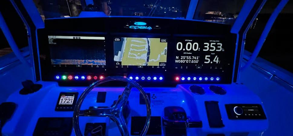 2018 Cobia 344 Center Console na sprzedaż (photo 4)