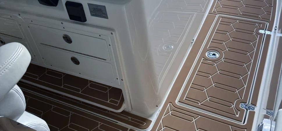 2018 Cobia 344 Center Console na sprzedaż (photo 8)