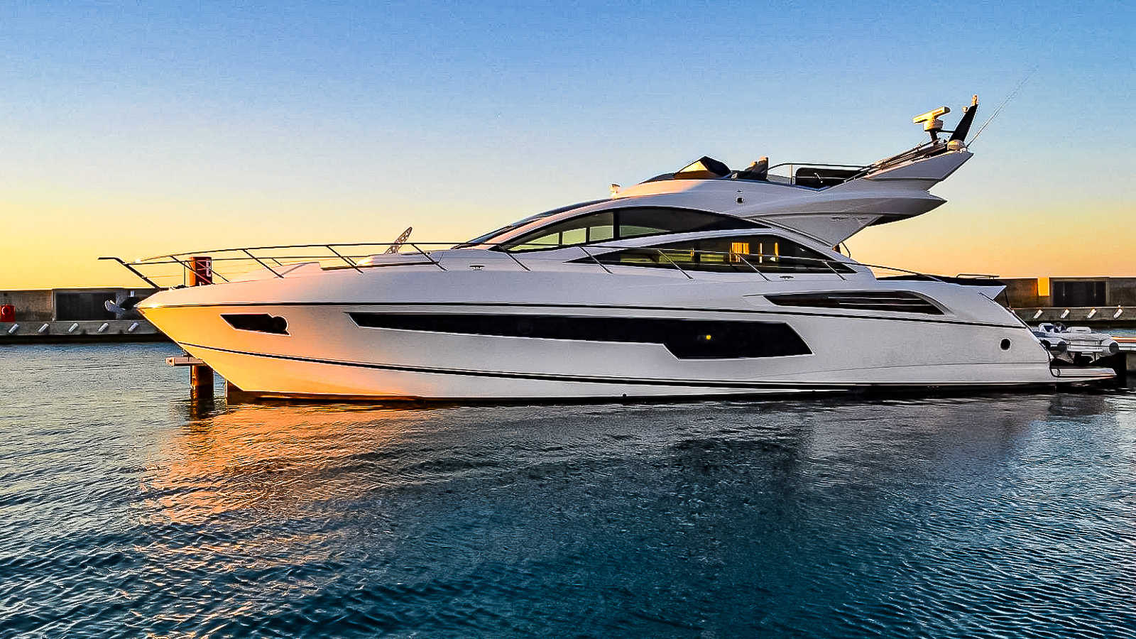 2015 Sunseeker 68 Sport Yacht for sale (photo 4)