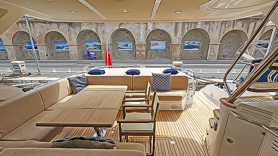 2015 Sunseeker 68 Sport Yacht for sale (photo 10)