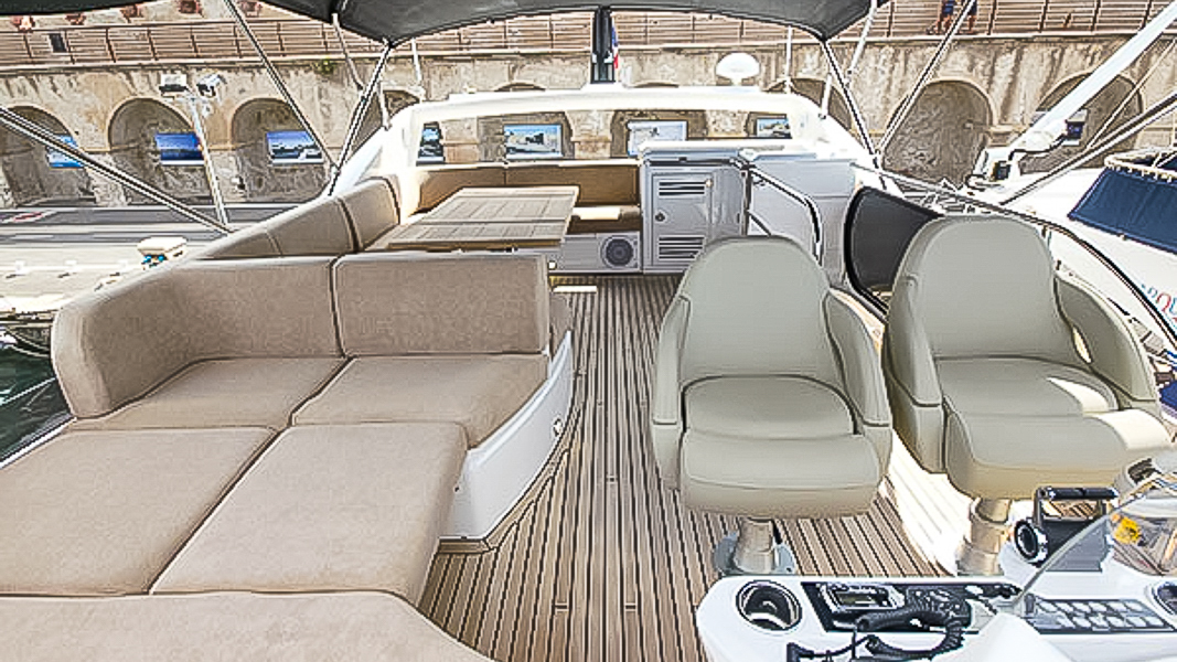 2015 Sunseeker 68 Sport Yacht for sale (photo 11)