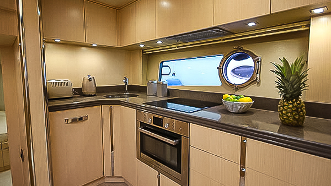 2015 Sunseeker 68 Sport Yacht for sale (photo 20)