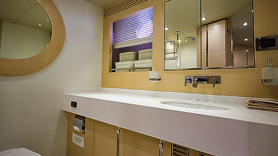 2015 Sunseeker 68 Sport Yacht for sale (photo 22)