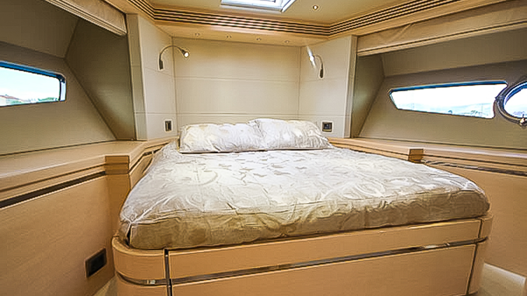2015 Sunseeker 68 Sport Yacht for sale (photo 23)