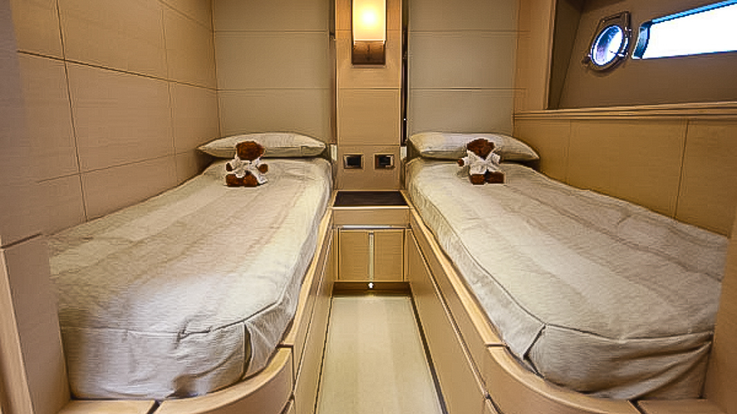 2015 Sunseeker 68 Sport Yacht for sale (photo 25)