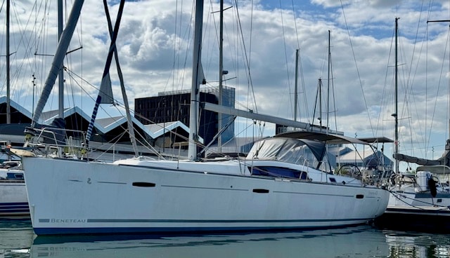 2011 Beneteau OCEANIS 43 for sale and charter