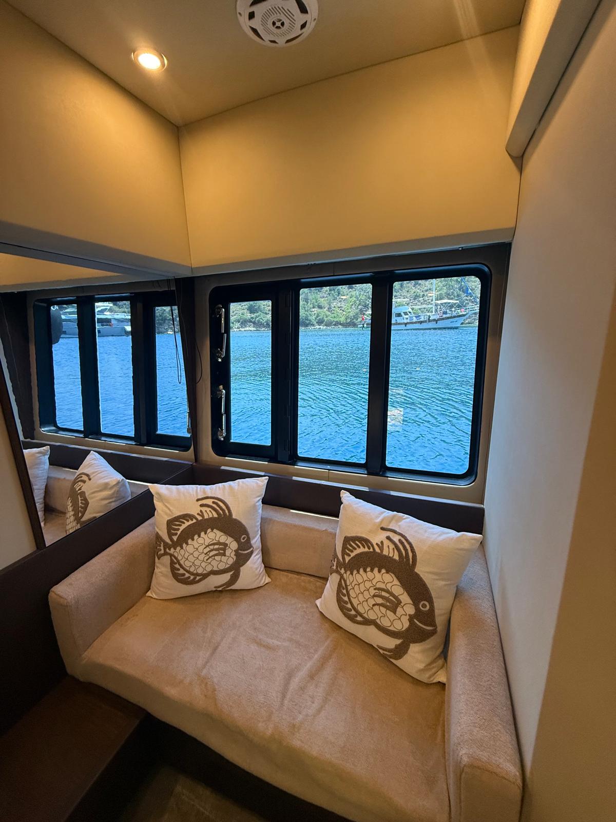 2011 Princess V56 for sale (photo 8)
