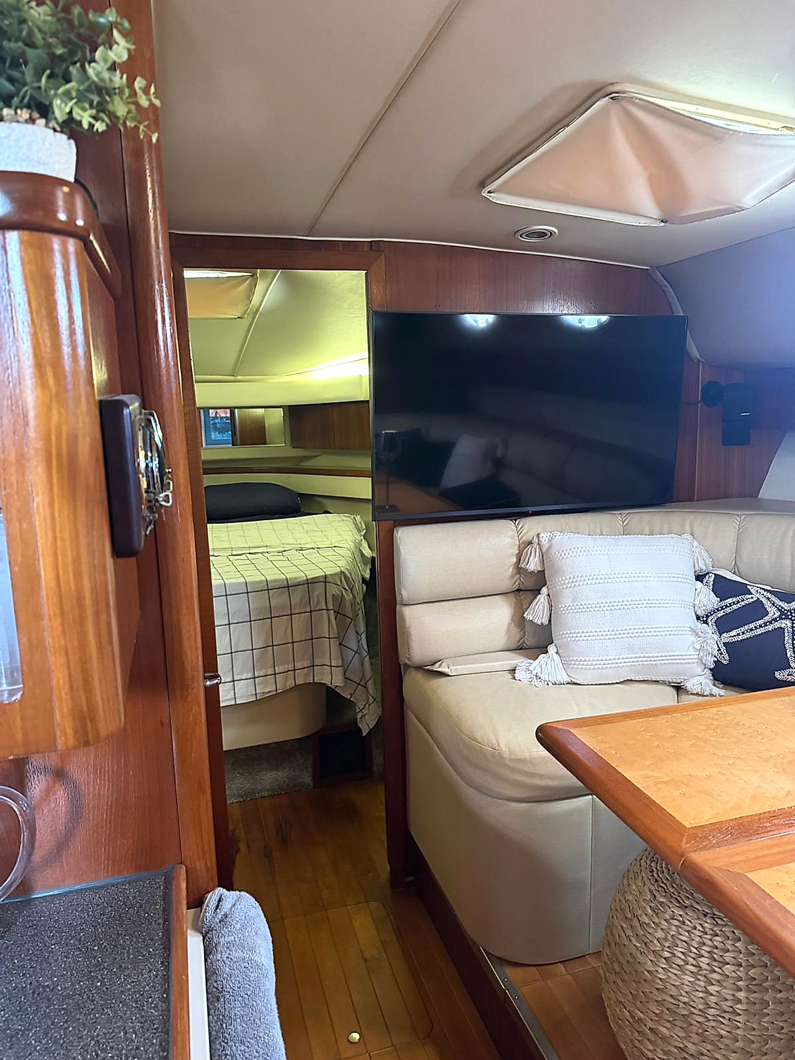 1992 Tiara 4000 Express for sale (photo 6)