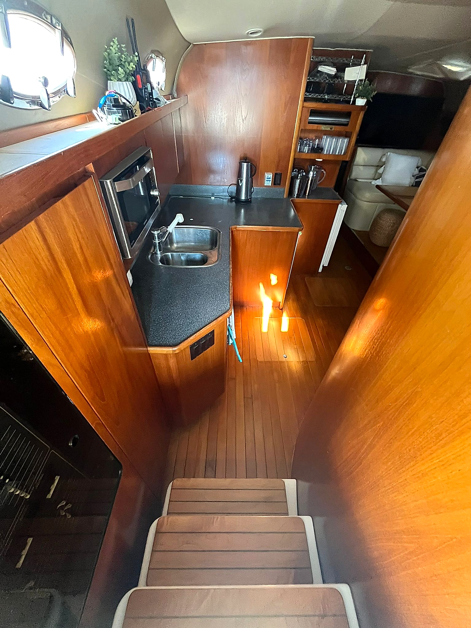 1992 Tiara 4000 Express for sale (photo 8)