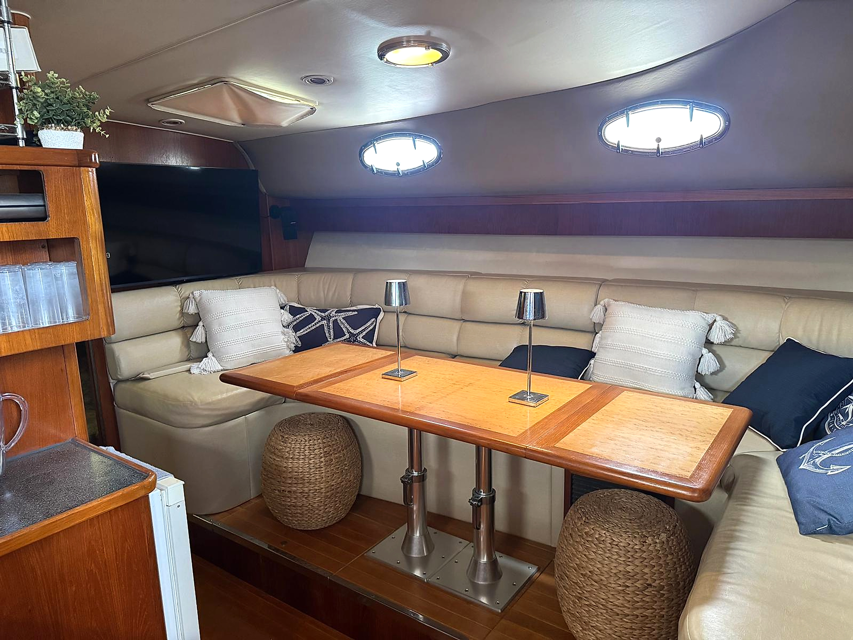 1992 Tiara 4000 Express for sale (photo 9)