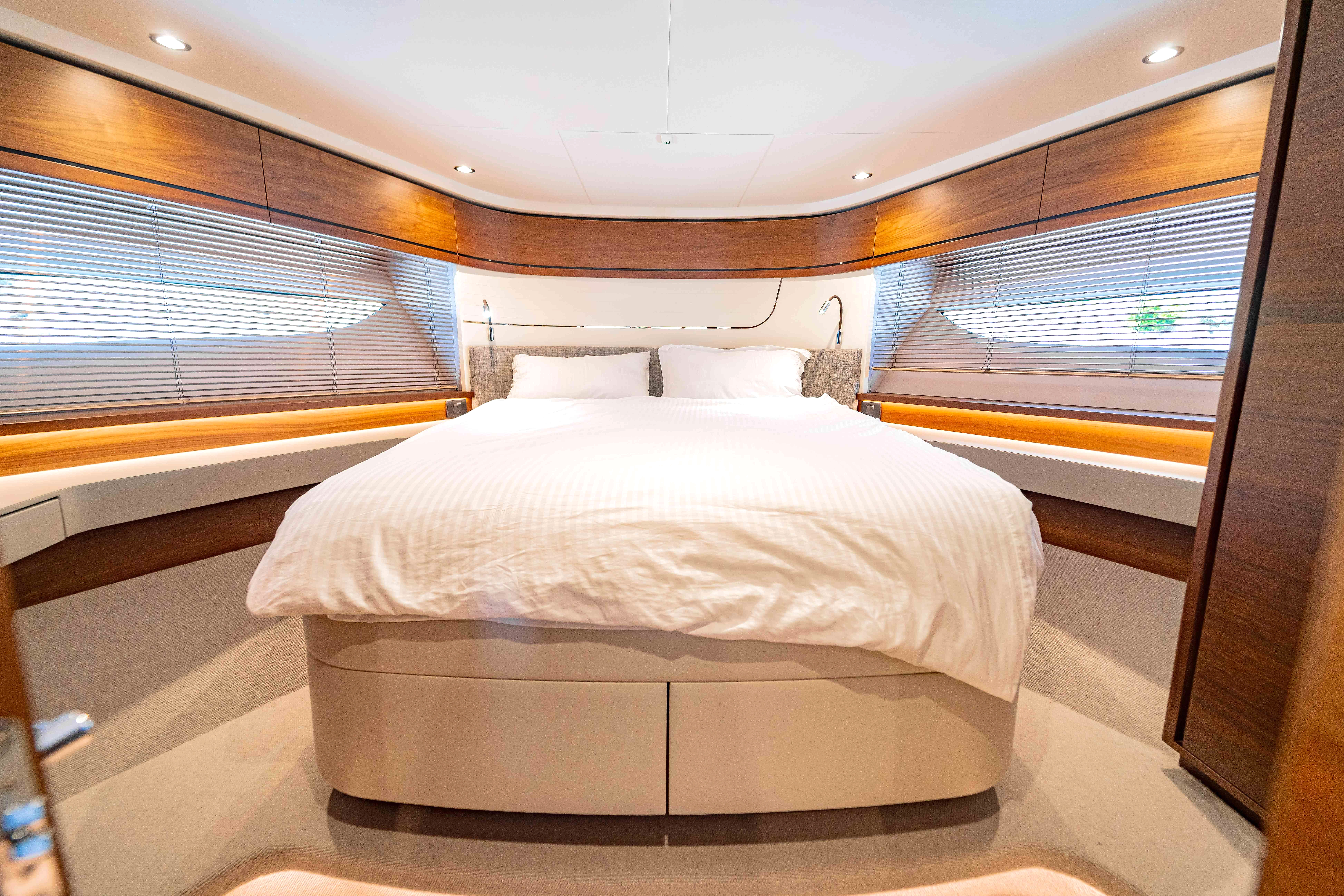 2021 Princess F70 à vendre (photo 8)