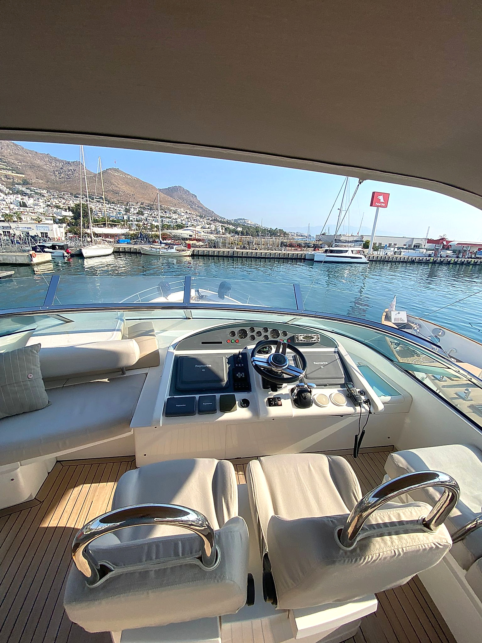 2009 Fairline Squadron 78 for sale (photo 2)