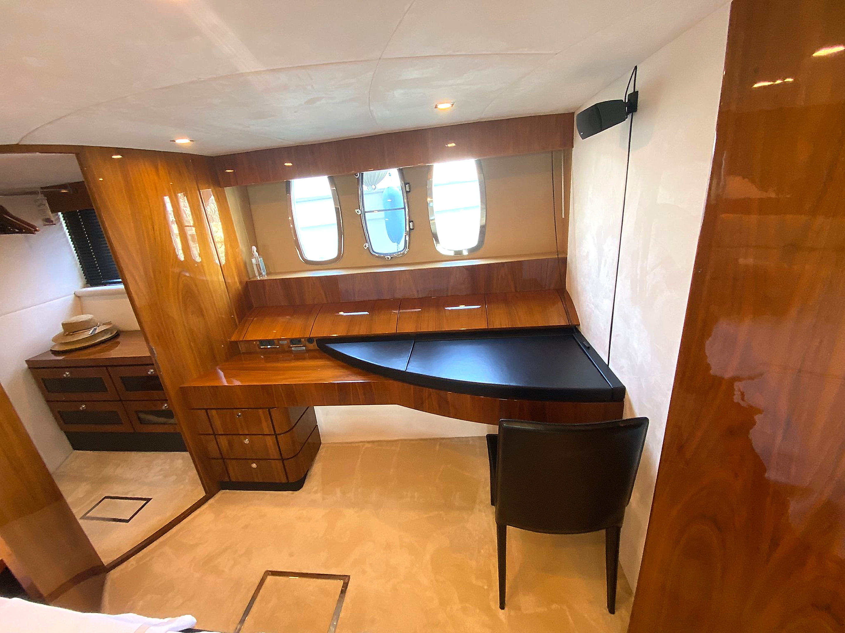 2009 Fairline Squadron 78 for sale (photo 4)