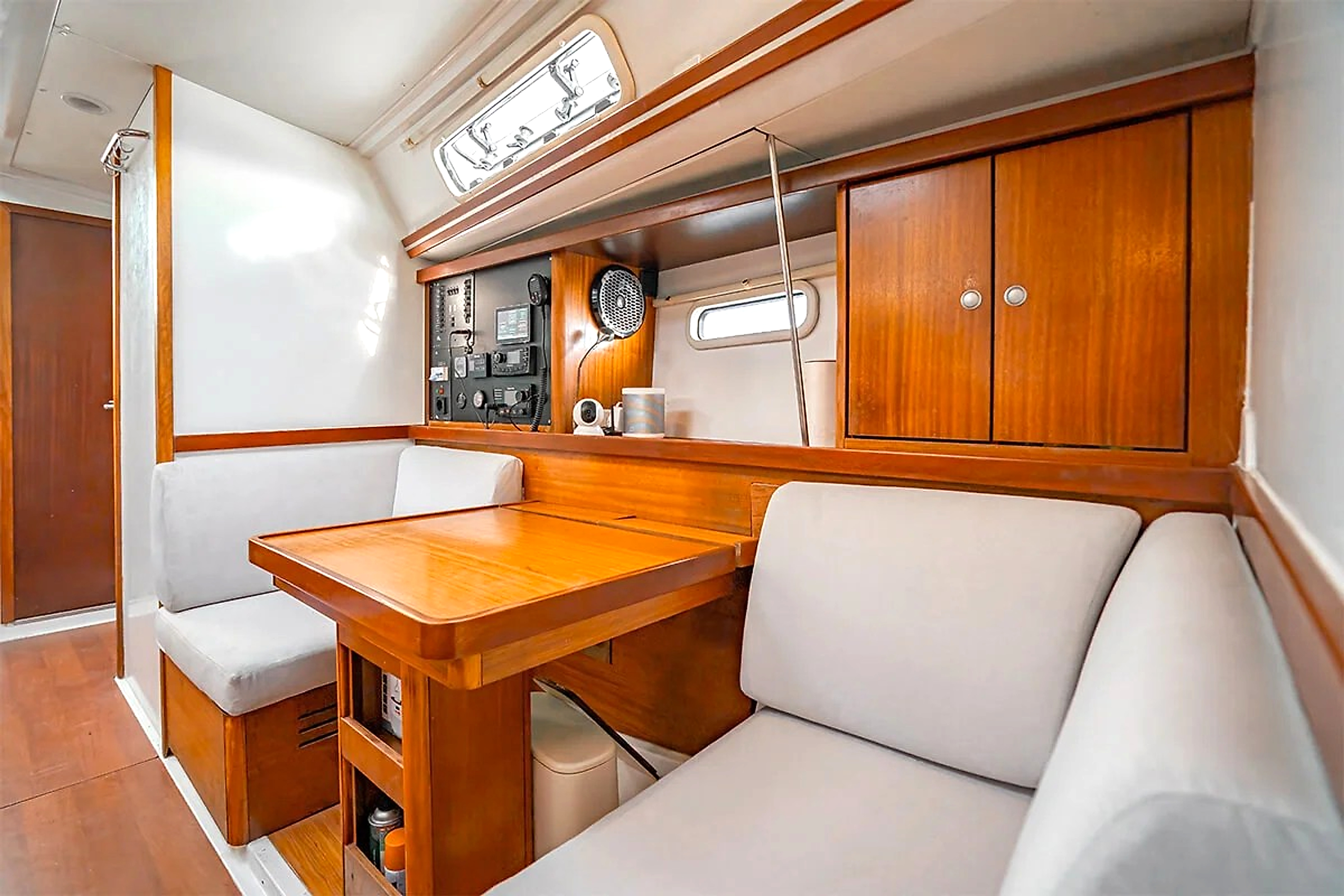 2011 Hanse 400 "le Figuier" for sale (photo 19)