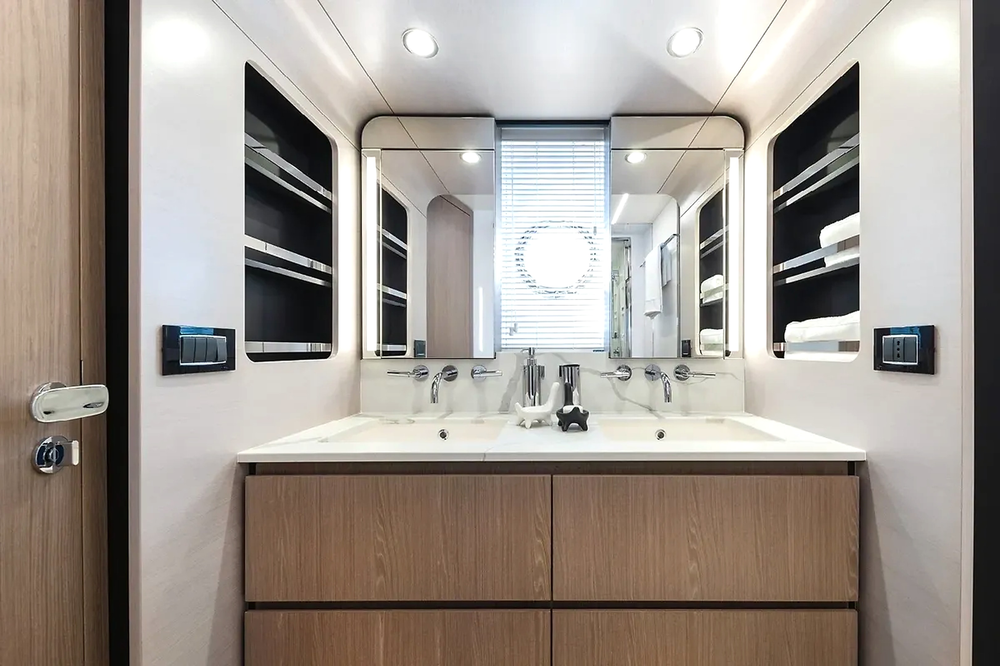 2020 Azimut 72 Flybridge te huur (photo 9)