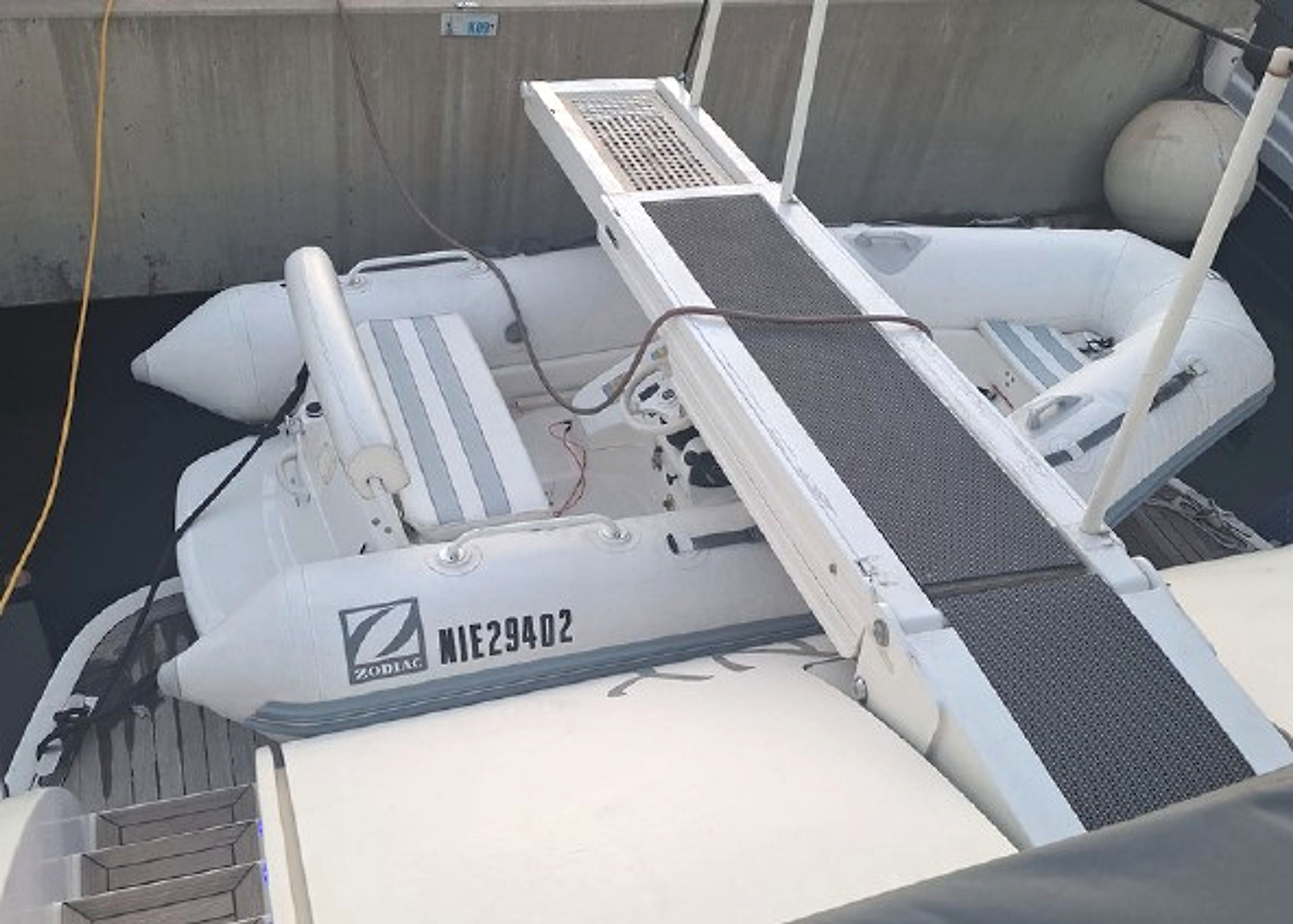2002 Leopard 23 Sport te huur (photo 3)