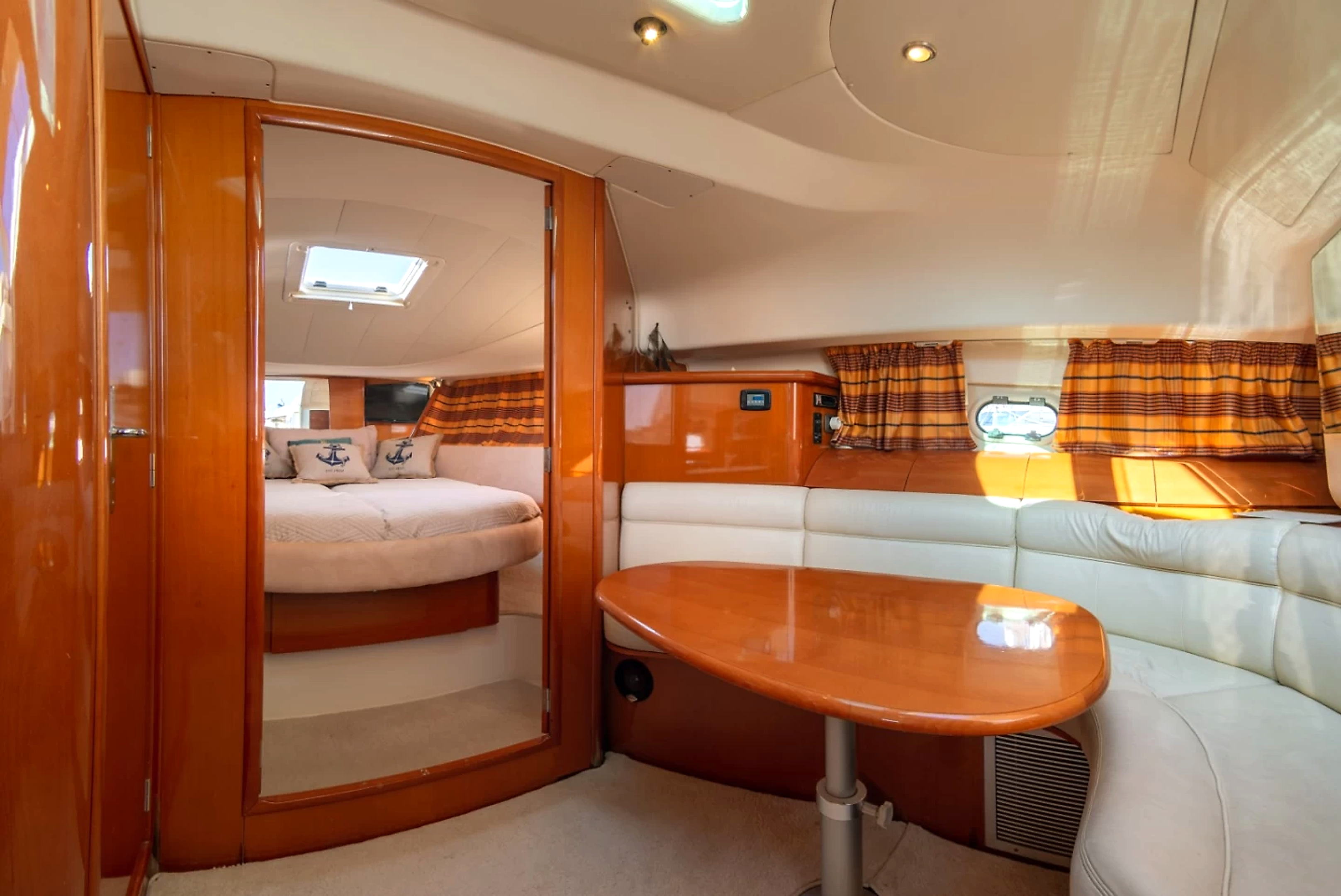 2026 Jeanneau Prestige 34 S zu chartern (photo 3)