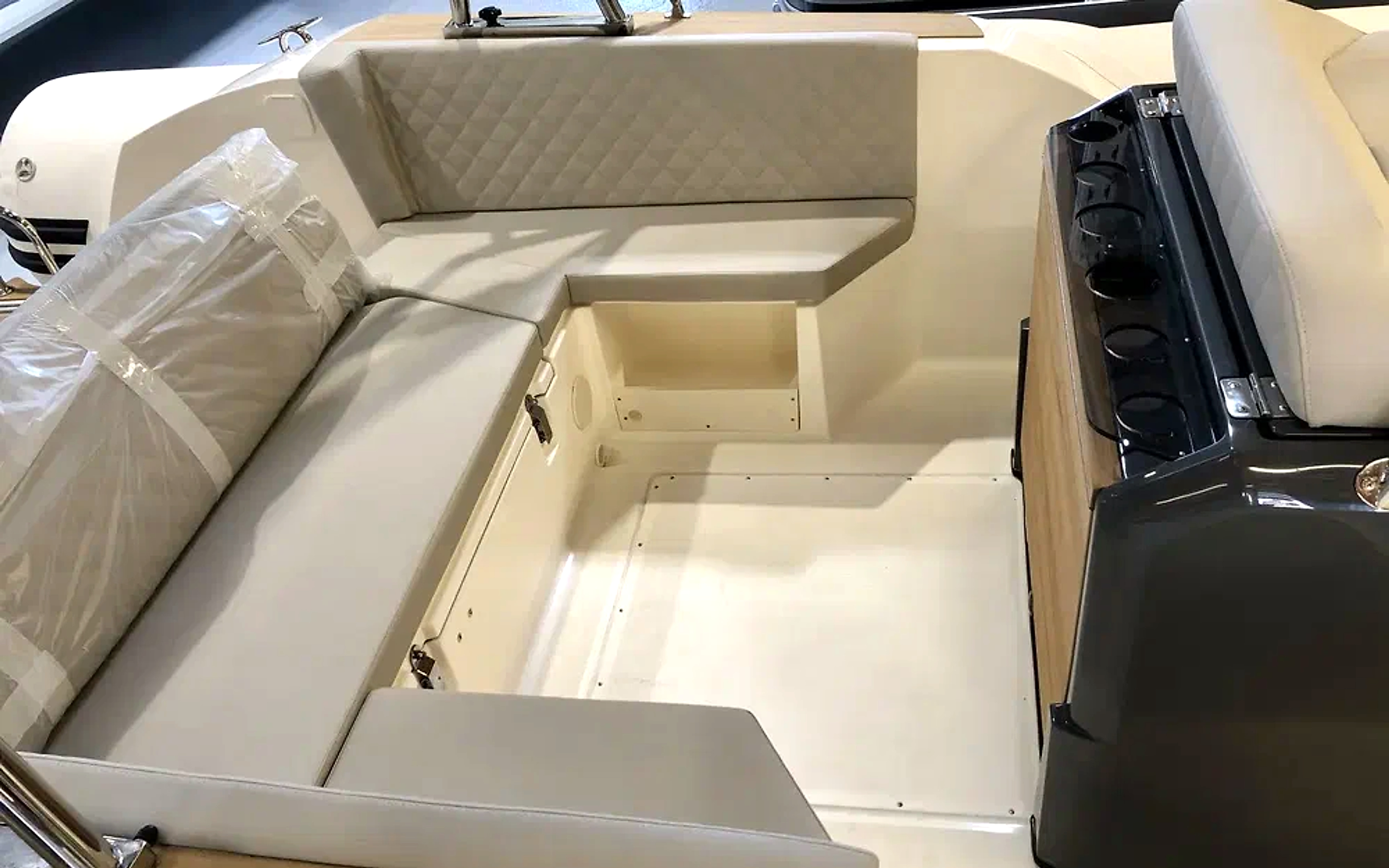 2026 Capelli Tempest 775 Luxe à louer (photo 3)